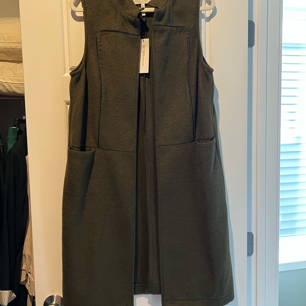 BCBG Green Vest/ Gilet with Pockets
